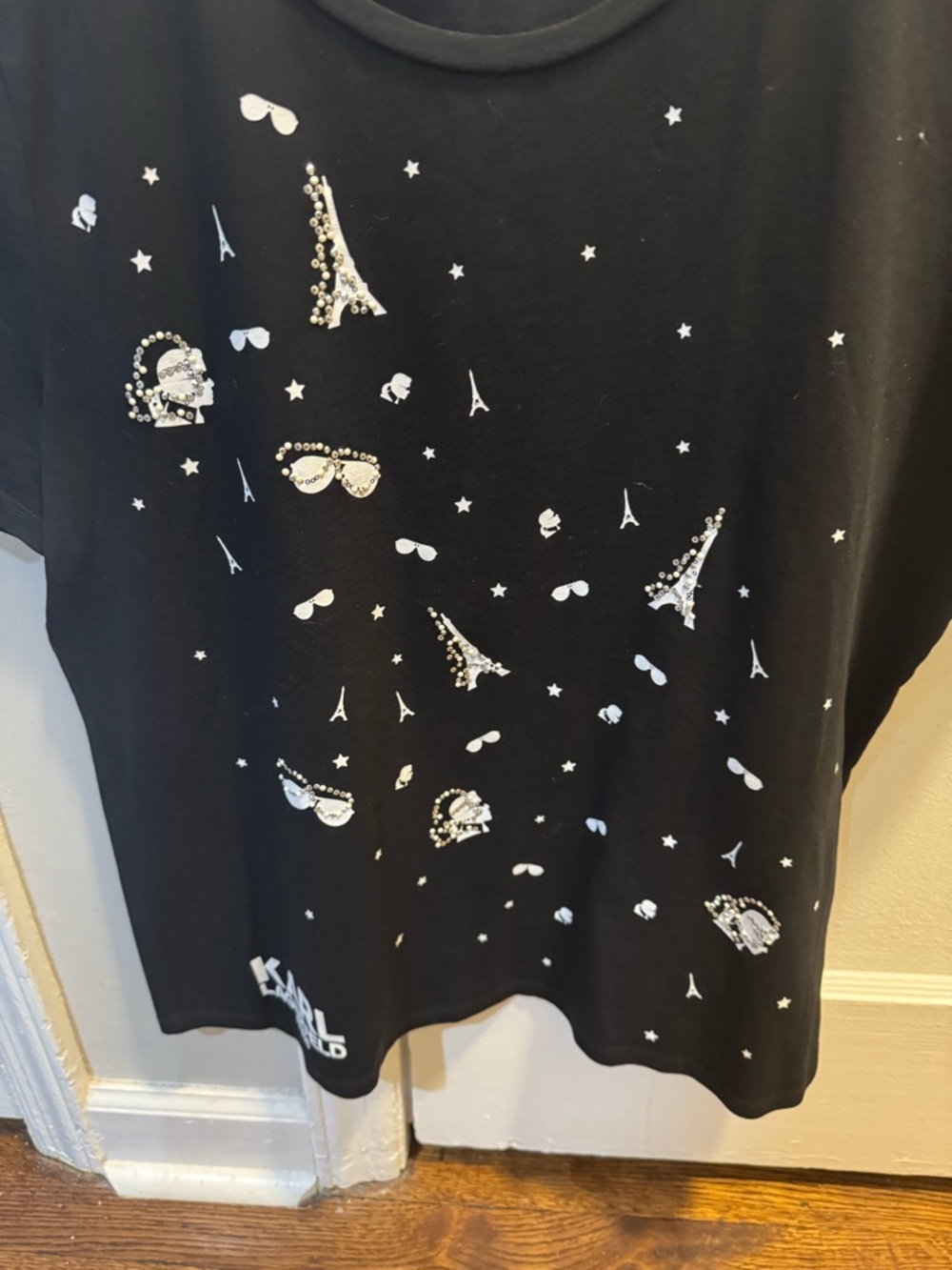 NWOT Karl Lagerfeld Women’s Black Tee w White Paris Icons - Picture 6 of 9